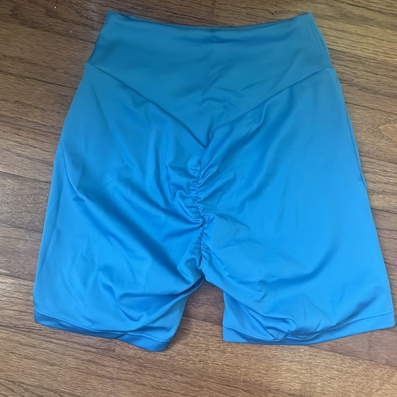 Gymshark Shorts - Picture 2 of 3